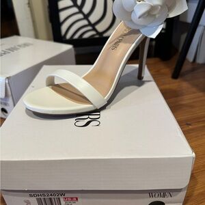 Rose flower accent White Heeled Sandals